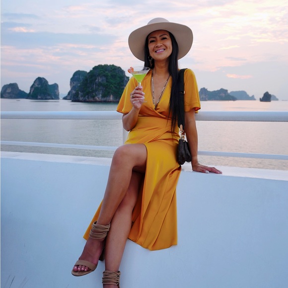 Instagram @partyof4sometimes2 - Picture 4 of 12